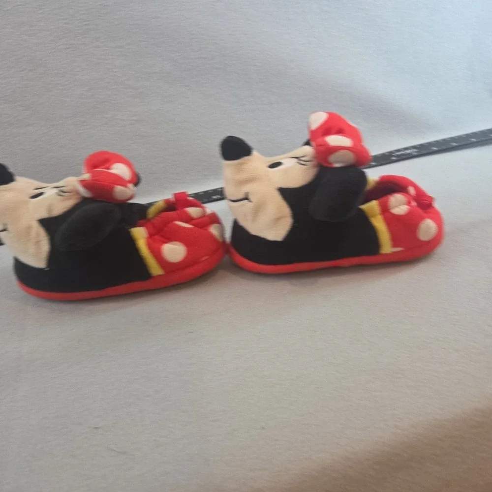 Minnie Mouse Toddler Slippers, Size 7/8‎